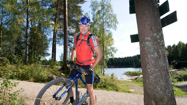 Syklist i skogen (Foto: Sigurdsøn, Bjørn/SCANPIX)