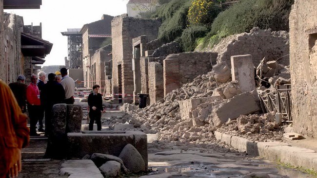 Pompeii, gladiatorenes hus kollapset i 2010 (Foto: Franco Castanò/Ap) Pompeii, gladiatorenes hus kollapset i 2010 (Foto: Franco Castanò/Ap)
