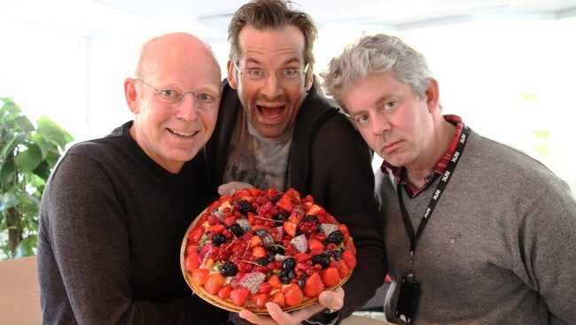 Trond-Viggo Torgersen, Jon Almaas og Knut Nærum i Nytt på nytt (Foto: Inger-Marit Knap Sæby/NRK.no) Trond-Viggo Torgersen, Jon Almaas og Knut Nærum i Nytt på nytt (Foto: Inger-Marit Knap Sæby/NRK.no)