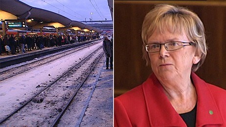 Samferdselsminister Magnhild Meltveit Kleppa og togpassasjerer (NRK)