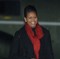 Michelle Obama satte onsdag kveld kursen for Norge. Da var hun kledd i sorte bukse med en sort jakke til. Rundt halsen hadde hun et rødt skjerf. Michelle Obama satte onsdag kveld kursen for Norge. Da var hun kledd i sorte bukse med en sort jakke til. Rundt halsen hadde hun et rødt skjerf.