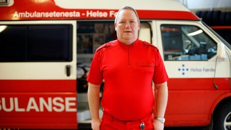 Jon Ellingsund, konstituert områdeleiar i ambulansetenesta i Helse Førde (Foto: Simon Solheim/NRK) Jon Ellingsund, konstituert områdeleiar i ambulansetenesta i Helse Førde (Foto: Simon Solheim/NRK)