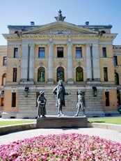 Nationaltheatret (Foto: Solum, Stian Lysberg/SCANPIX) Nationaltheatret (Foto: Solum, Stian Lysberg/SCANPIX)