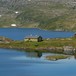 Hytten ligger flott til mellom Raudbergvatnet og Selhamarvatnet