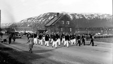 Krigen i Norge etter tyskernes overfall. Tromsø 17. mai 1940. Byen er på dette tidspunkt Norges hove (Foto: Scanpix/SCANPIX) Krigen i Norge etter tyskernes overfall. Tromsø 17. mai 1940. Byen er på dette tidspunkt Norges hove (Foto: Scanpix/SCANPIX)