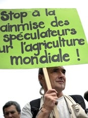 Demonstrant i Sveits. (Foto: FABRICE COFFRINI/Afp) Demonstrant i Sveits. (Foto: FABRICE COFFRINI/Afp)