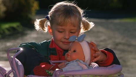 lek med dukker (Foto: Bendiksby, Terje/SCANPIX)