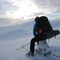 MAGI: I det Åsmund lurer seg til en ekstra kvil på en nedsnødd varde, løsner snøen og den røde T-en lyser mot meg og Emma. Ingen triksing eller fiksing. Rein magi.