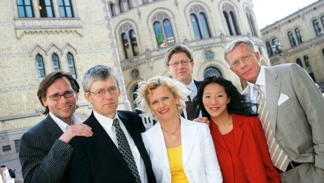 TV2s valgmedarbeidere 2005. (Foto: Heiko Jungel/Scanpix) TV2s valgmedarbeidere 2005. (Foto: Heiko Jungel/Scanpix)