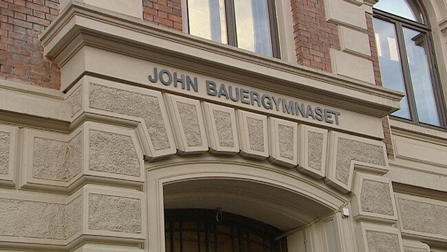 John Bauer-gymnasets fasade (Foto: Inger Lise Uhnger/NRK) John Bauer-gymnasets fasade (Foto: Inger Lise Uhnger/NRK)