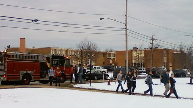 Skoleskyting Ohio (Foto: John Horton/Ap) Skoleskyting Ohio (Foto: John Horton/Ap)