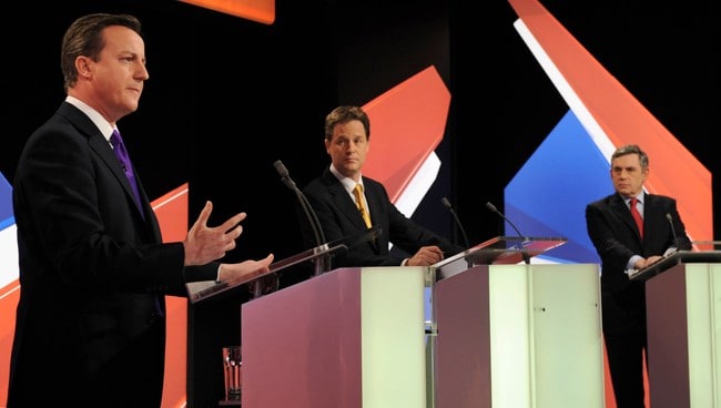 David Cameron, Nick Clegg og Gordon Brown (Foto: POOL/REUTERS) David Cameron, Nick Clegg og Gordon Brown (Foto: POOL/REUTERS)