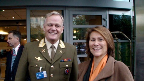 Forsvarssjef Harald Sunde og forsvarsminister Grete Faremo (Foto: Trygve Mellvang-Berg/Scanpix)