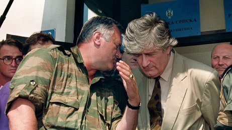 Ratko Mladic og Radovan Karadzic (Foto: MICHAEL EVSTAFIEV/Afp) Ratko Mladic og Radovan Karadzic (Foto: MICHAEL EVSTAFIEV/Afp)