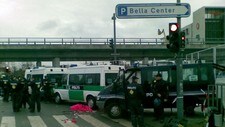 Politiets sperring utenfor Bella Center (Foto: Eivind Molde/NRK)
