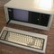 Compaq Portable ble tilgjengelig i januar 1983 og var den første som kunne konkurrere med IBMs maskiner.