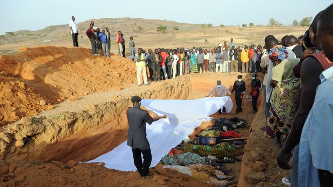 Massebegravelser i Nigeria (Scanpix/AFP) Massebegravelser i Nigeria (Scanpix/AFP)