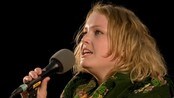 Helene Bøksle på Egersund Visefestival (Foto: Per Ole Hagen, NRK)