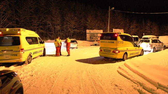 Redningsmannskaper etter helikopterulykke ved Mosjøen (Foto: Simen Nyland)