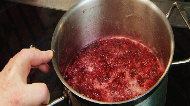 Tyttebærsuppe (Foto: Harald Albrigtsen) Tyttebærsuppe (Foto: Harald Albrigtsen)