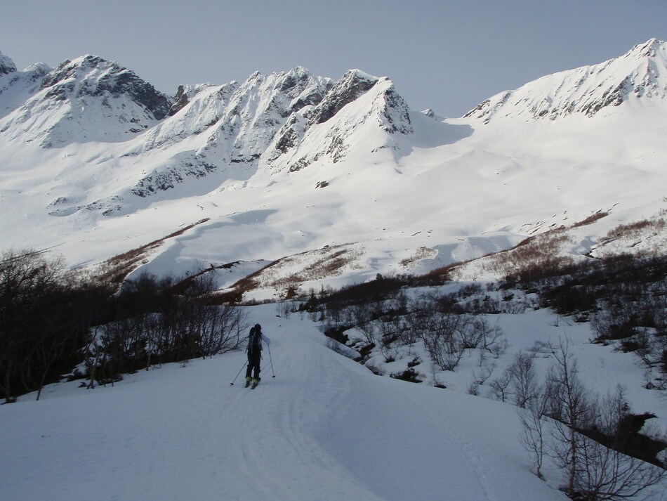 Topptur på ski til Grøtdalstinden: Mot Storbreskaret