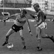 OSLO 19870927. Fotball førstedivisjon Vålerengen - Start 4-0, Bislett stadion. (Foto: NTB Arkiv/SCANPIX) OSLO 19870927. Fotball førstedivisjon Vålerengen - Start 4-0, Bislett stadion. (Foto: NTB Arkiv/SCANPIX)