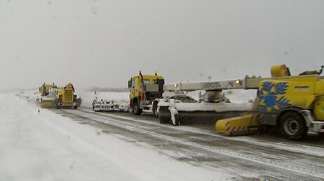 Snøbrøyting Bodø lufthavn (Foto: Lars.Bjørn Martinsen/NRK)