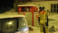 Kvinne satt fast i klescontainer (Foto: Henrik Sundgård) Kvinne satt fast i klescontainer (Foto: Henrik Sundgård)