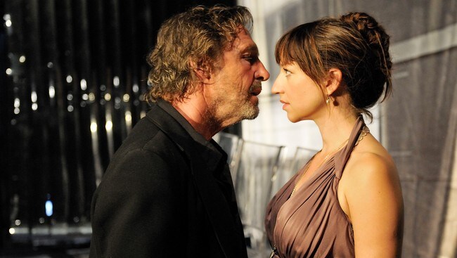 Bjørn Skagestad og Andrea Bræin i «Hedda Gabler» (Foto: Erik Aavatsmark/Nationaltheatret) Bjørn Skagestad og Andrea Bræin i «Hedda Gabler» (Foto: Erik Aavatsmark/Nationaltheatret)