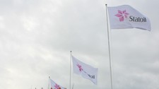 Statoil-flagg (Foto: Jørn Kaarstad/NRK) Statoil-flagg (Foto: Jørn Kaarstad/NRK)