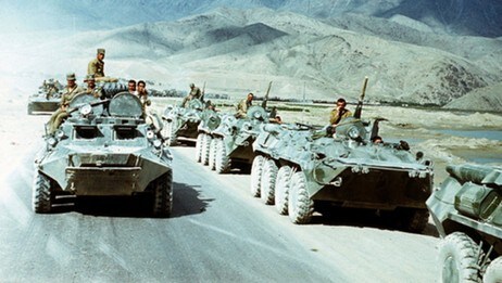 Sovjetiske soldater trekker seg ut fra Afghanistan Sovjetiske soldater trekker seg ut fra Afghanistan