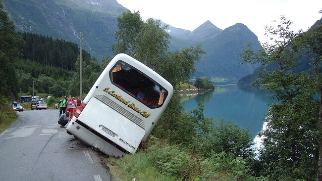 Vegen til Oldedalen byr på utfordringar for turistbussjåførane (Foto: NRK)
