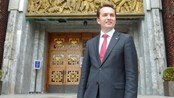 Stian Berger Røsland foran rådhuset i Oslo