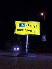 E6 stengt (Foto: Bjørn Ruud/NRK) E6 stengt (Foto: Bjørn Ruud/NRK)