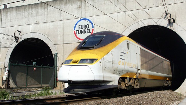 Tog kjører gjennom Eurotunnelen under Den engelske kanal (Foto: DENIS CHARLET/AFP) Tog kjører gjennom Eurotunnelen under Den engelske kanal (Foto: DENIS CHARLET/AFP)