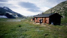 Gråtådalstua ligger fint til ved Gråtåga.
