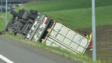 Veltet på E18.  (Foto: Rune A. Karlsen)