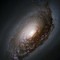 Blått øye-galaksen er kjent for at det ytterste laget med interstellar gass roterer i motsatt retning av resten av galaksen. 