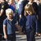 Prinsesse Ingrid Alexandra og prins Sverre Magnus ser på blomstene som er lagt ned til minne om ofrene. Prinsesse Ingrid Alexandra og prins Sverre Magnus ser på blomstene som er lagt ned til minne om ofrene.