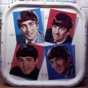 Serveringsbrett med bilde av The Beatles (Foto: Bjørg Karlsen)