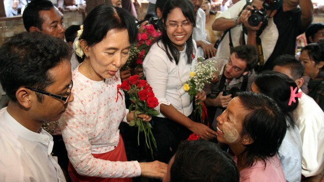 Aung San Suu Kyi (Foto: Khin Maung Win/Ap) Aung San Suu Kyi (Foto: Khin Maung Win/Ap)