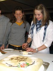 Festkake for Ingvild (Foto: Jorun Vang/NRK) Festkake for Ingvild (Foto: Jorun Vang/NRK)