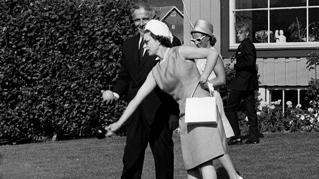 dronning Elizabeth og Per Borten (Foto: NTB/Scanpix) dronning Elizabeth og Per Borten (Foto: NTB/Scanpix)