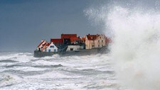 Store bølger (Foto: PHILIPPE HUGUEN/AFP)