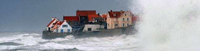 Store bølger (Foto: PHILIPPE HUGUEN/AFP)