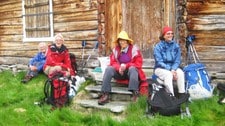 Glade damer på tur i Sunndalsfjellene (Den Norske Turistforening)