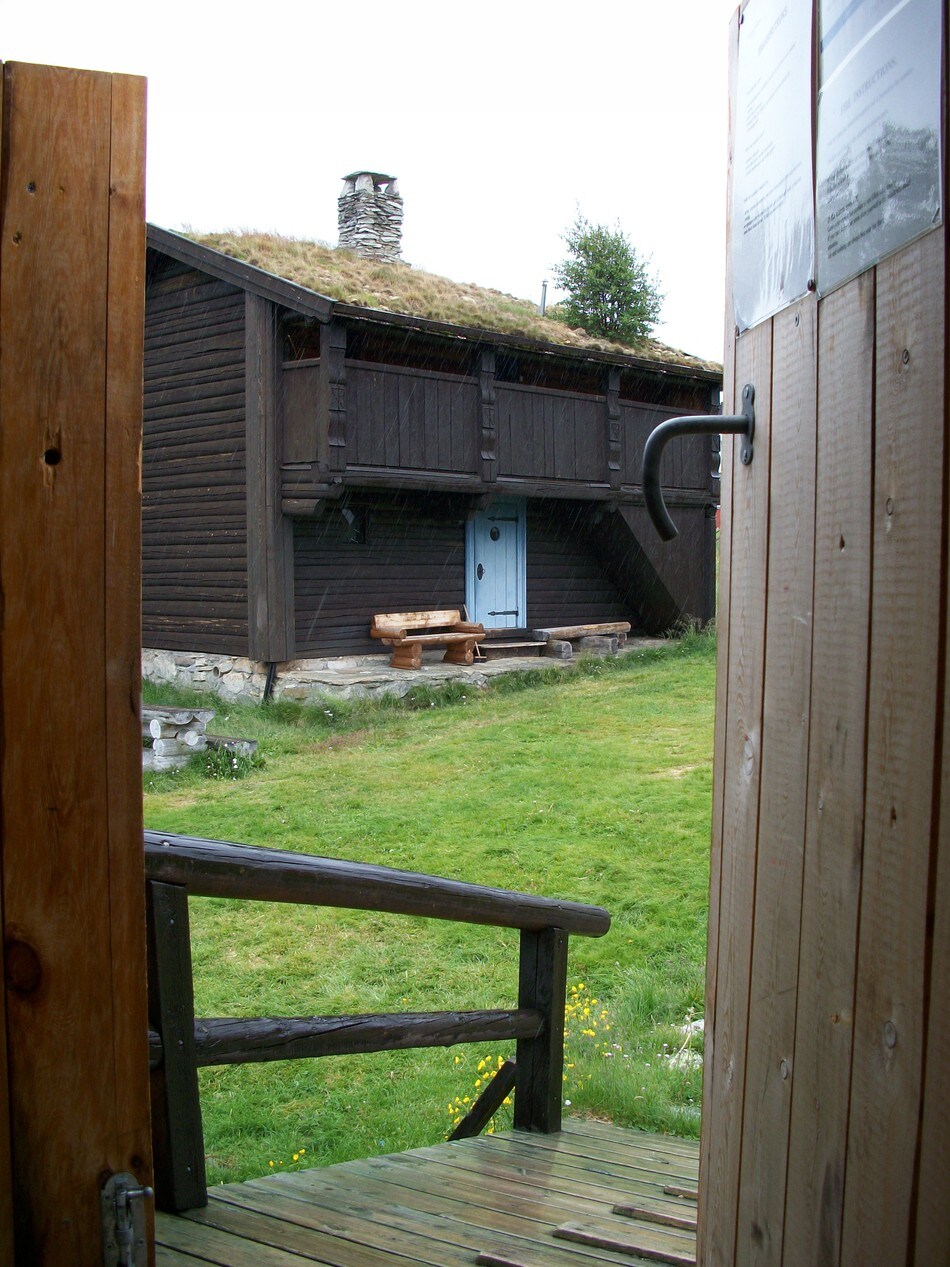Utsikt fra sovesalen i låven, sommer 2010
