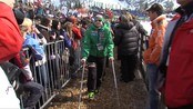 Jacobsen på krykker dagen etter fallet - Anders Jacobsen fryktet han måtte legge opp etter det stygge fallet i går. Nå er 28-åringen ute et halvt år, men lover at han er i medaljeform til OL. Reporter: Marius Skjelbæk, foto/redigerer: Sindre Løkstad