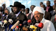 President Omar al-Bashir (t.h) og Sør-Sudans president Salva Kiir (Foto: ASHRAF SHAZLY/Afp) President Omar al-Bashir (t.h) og Sør-Sudans president Salva Kiir (Foto: ASHRAF SHAZLY/Afp)