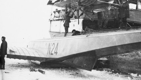 En av Roald Amundsen flybåter, N-24, som han brukte under Nordpolferden. (Foto: NTB/SCANPIX) En av Roald Amundsen flybåter, N-24, som han brukte under Nordpolferden. (Foto: NTB/SCANPIX)